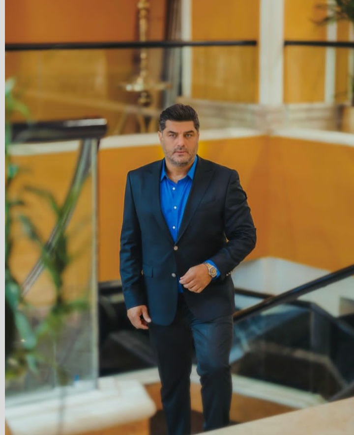 بیوگرافی سام فوق الاده و همسرش و فرزندانش با عکس خانوادگی