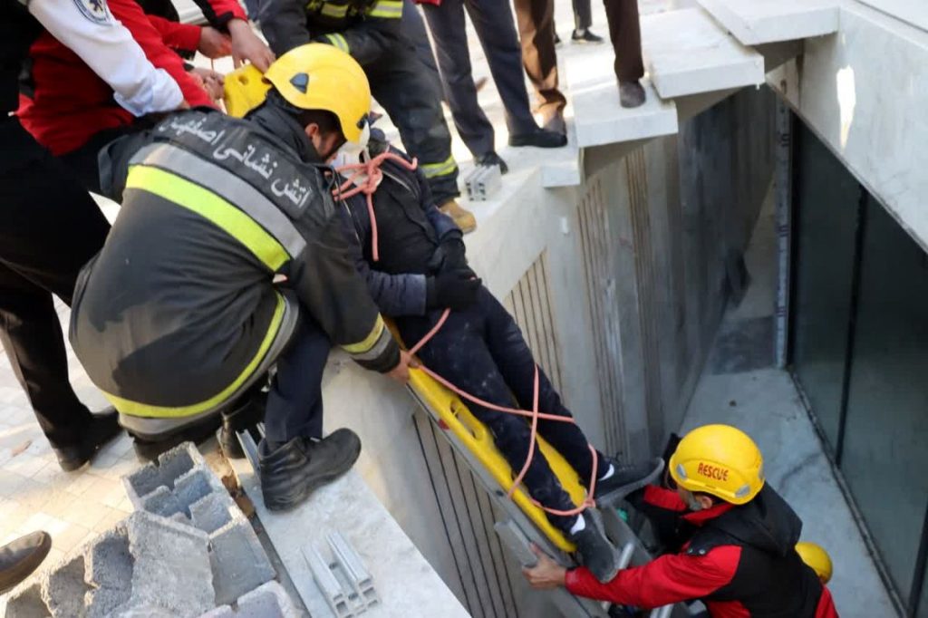 سقوط کودک ۱۲ساله به زیرزمین ساختمان نیمه‌کاره