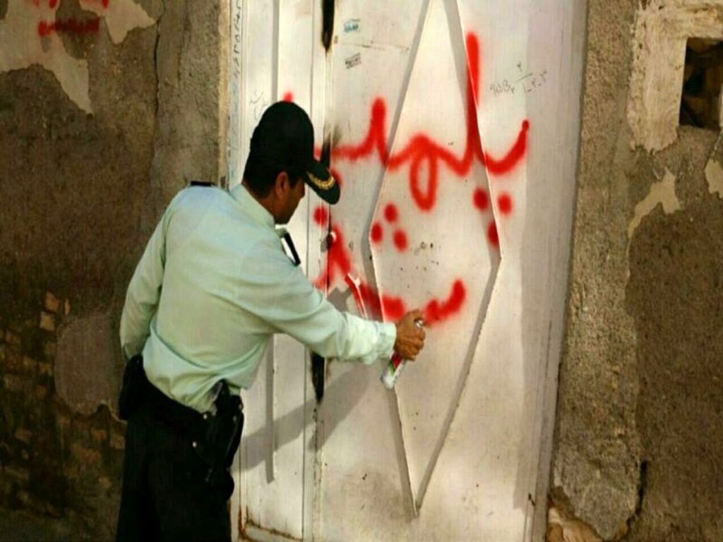 غافلگیری ۶ مصرف کننده و فروشنده موادمخدر در یک خانه توسط پلیس اصفهان