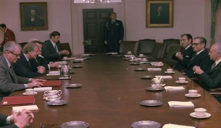 میز مذاکره‌ ایران و آمریکا به سبک پهلوی + عکس_اصفهانیا