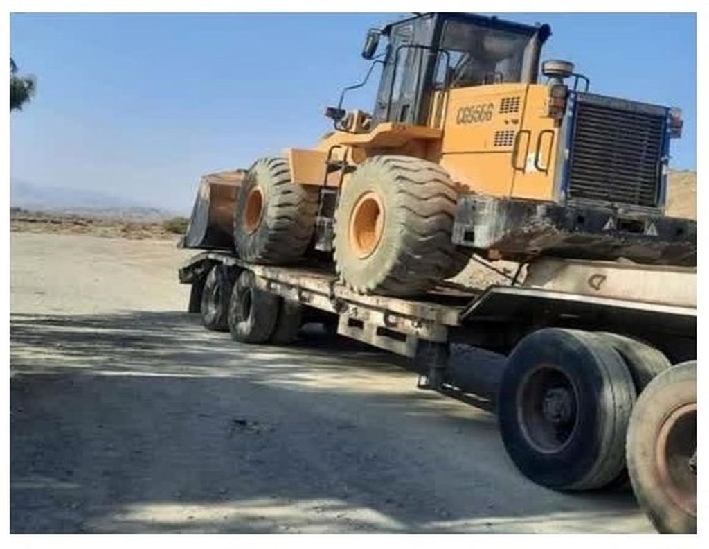 نهان کردن لودر ۲۰ میلیاردی قاچاق در پارکینگ