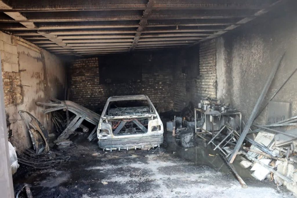 کارگاه قطعات استوک خودرو در آتش سوخت