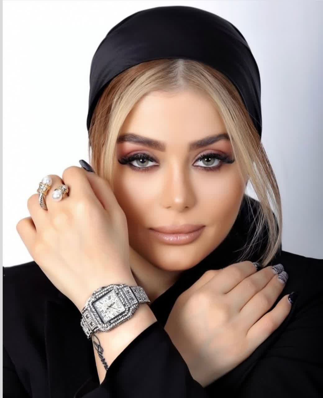 Women_s watch model (9)