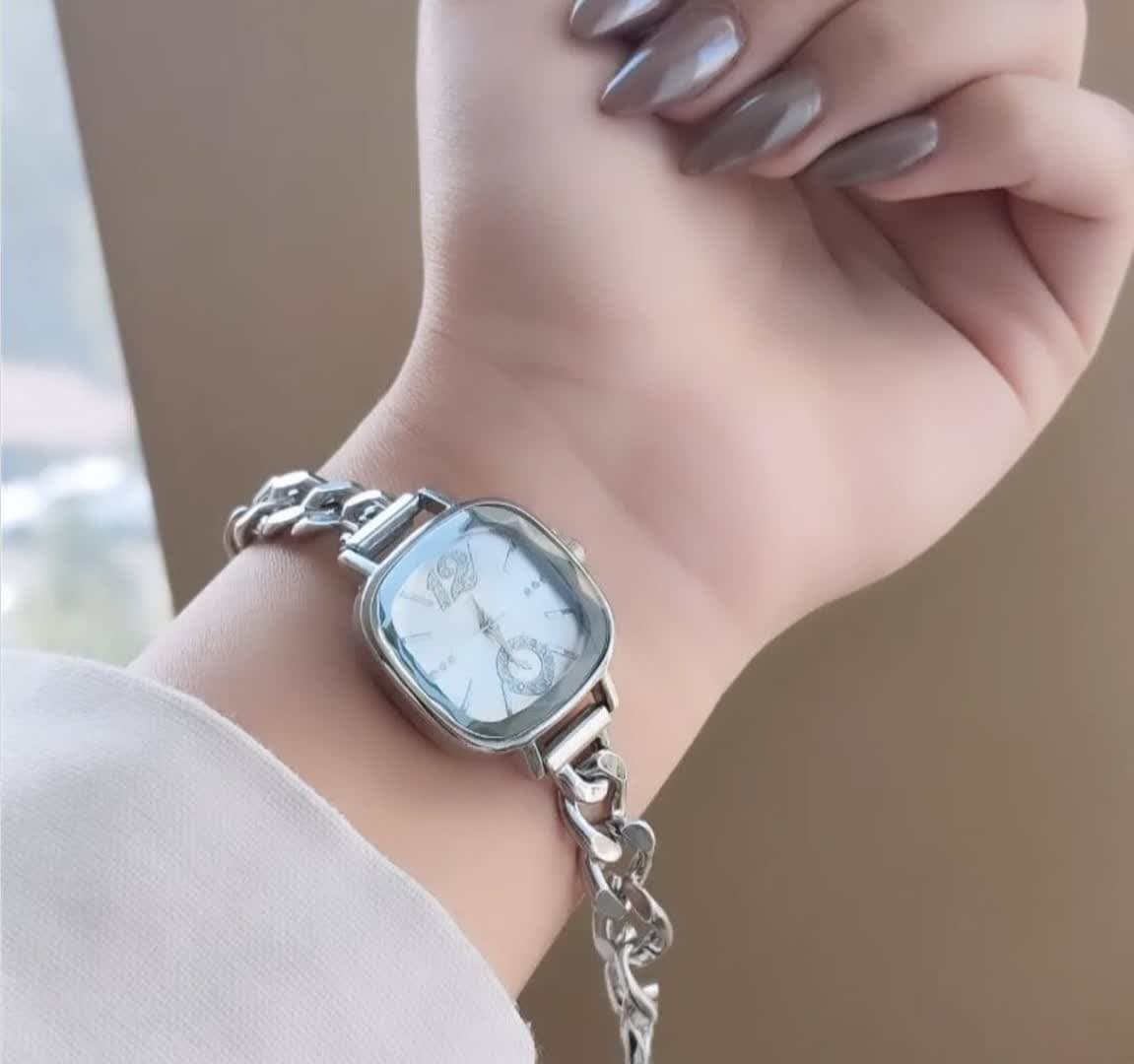 Women_s watch model (12)