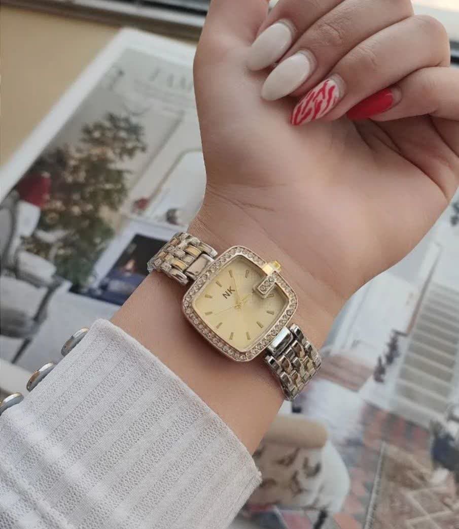 Women_s watch model (20)