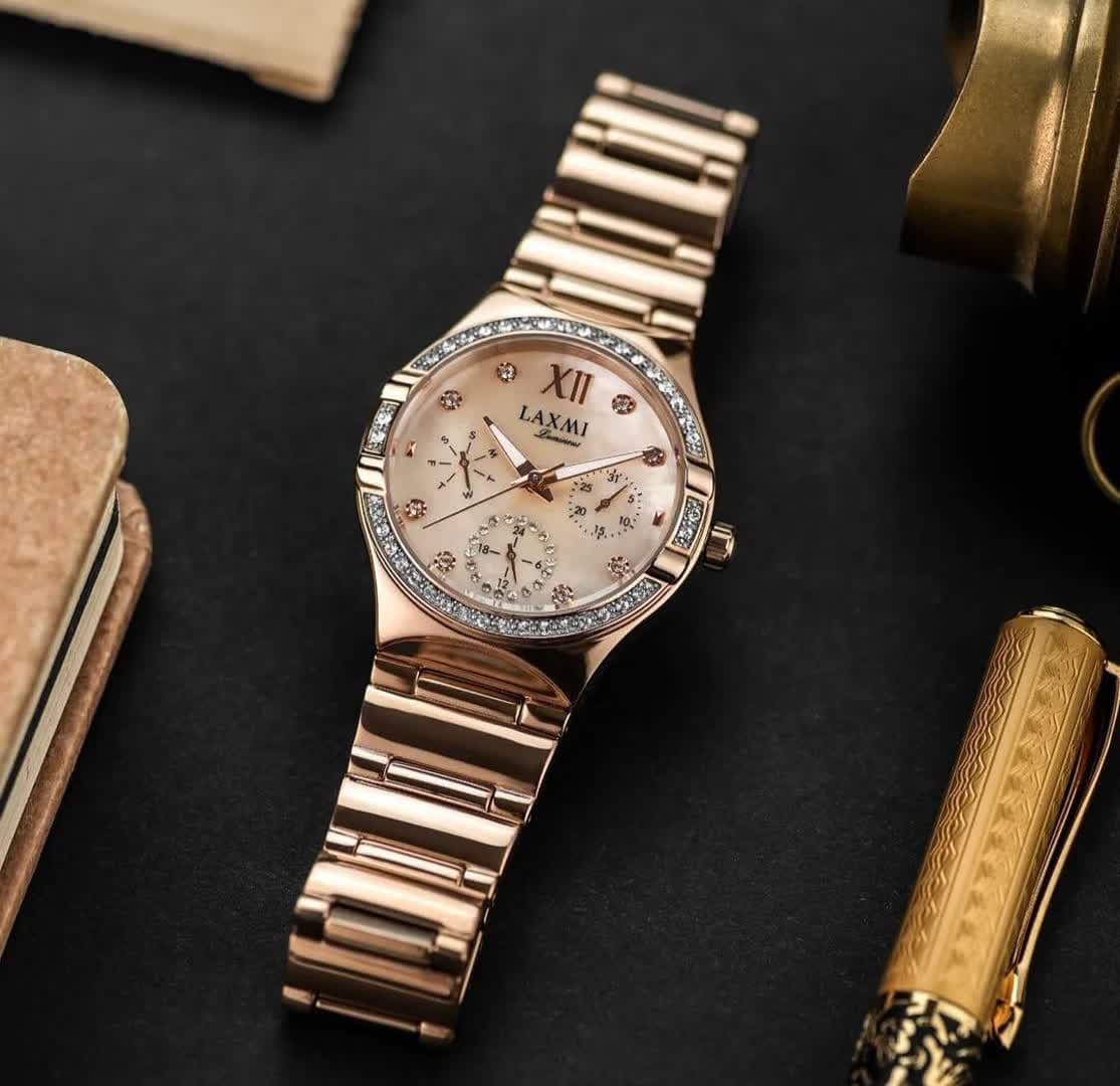 Women_s watch model (37)