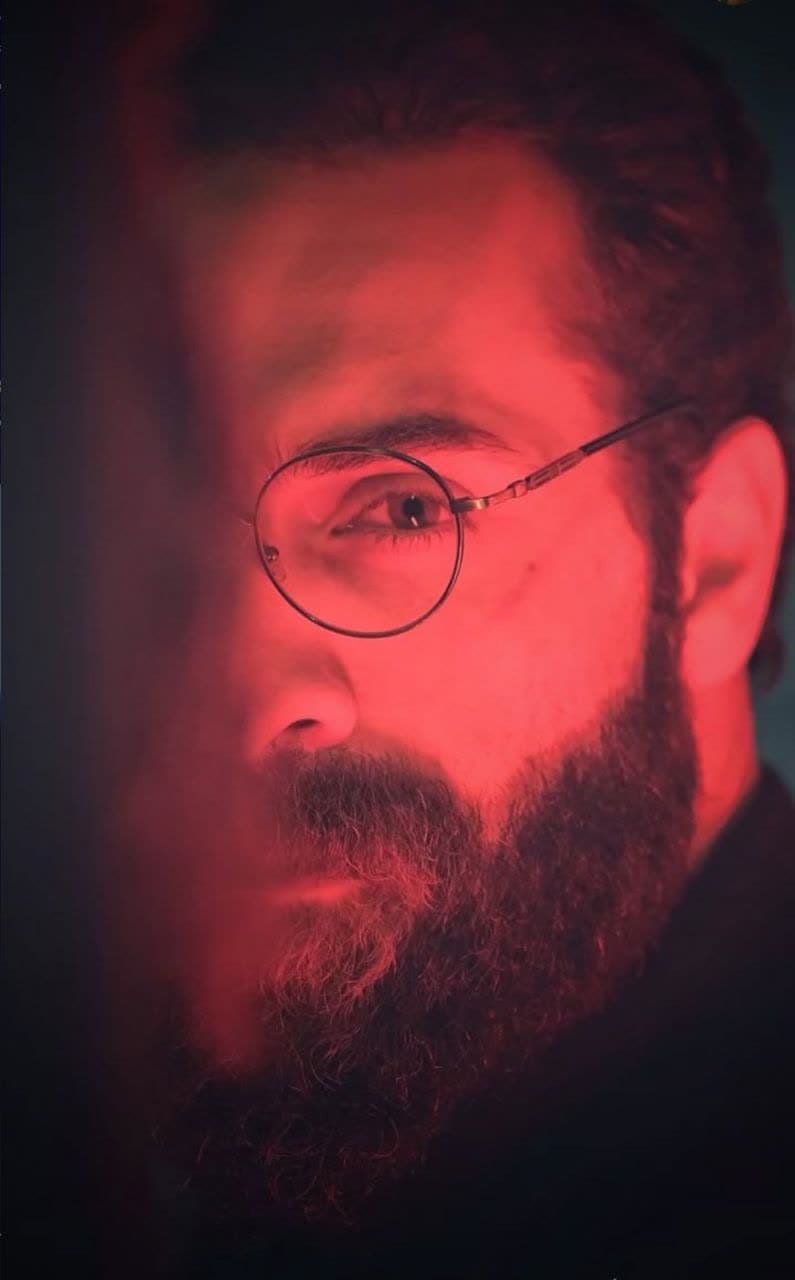 بیوگرافی شهریار پیروزفر خواننده تیتراژ زخم کاری 10 شهریار پیروزفر (1)