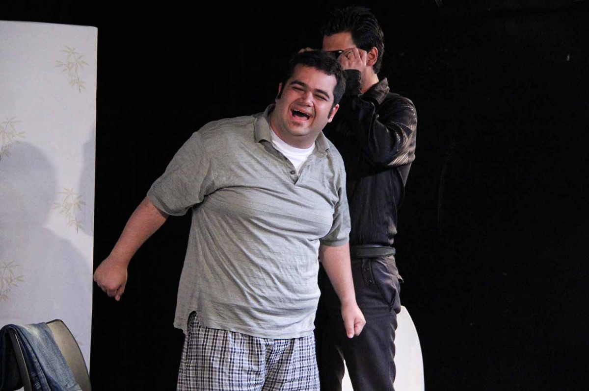 سهیل قنادان در نمایش تو با همه فرق داری