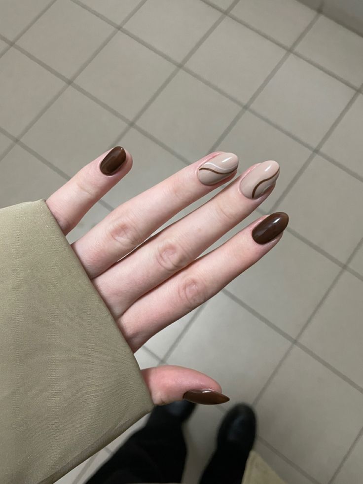 لاک ناخن به رنگ موکا موس (4)