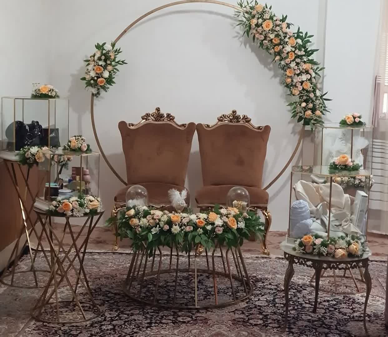 50 مدل گل آرایی بله برون در خانه و تالار با مطرح های تازه و شیک 116 مدل گل آرایی بله برون (11)