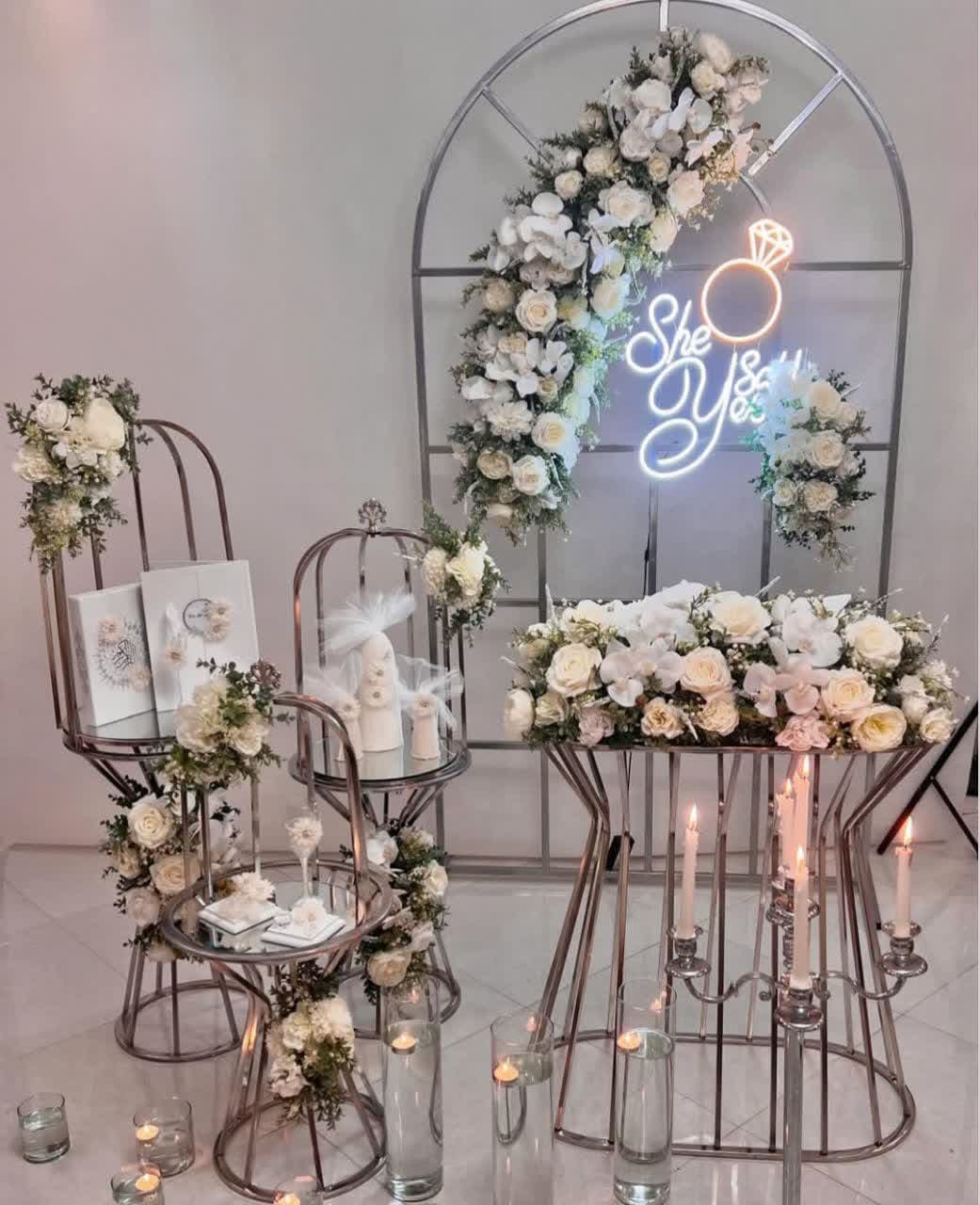 50 مدل گل آرایی بله برون در خانه و تالار با مطرح های تازه و شیک 132 مدل گل آرایی بله برون (27)