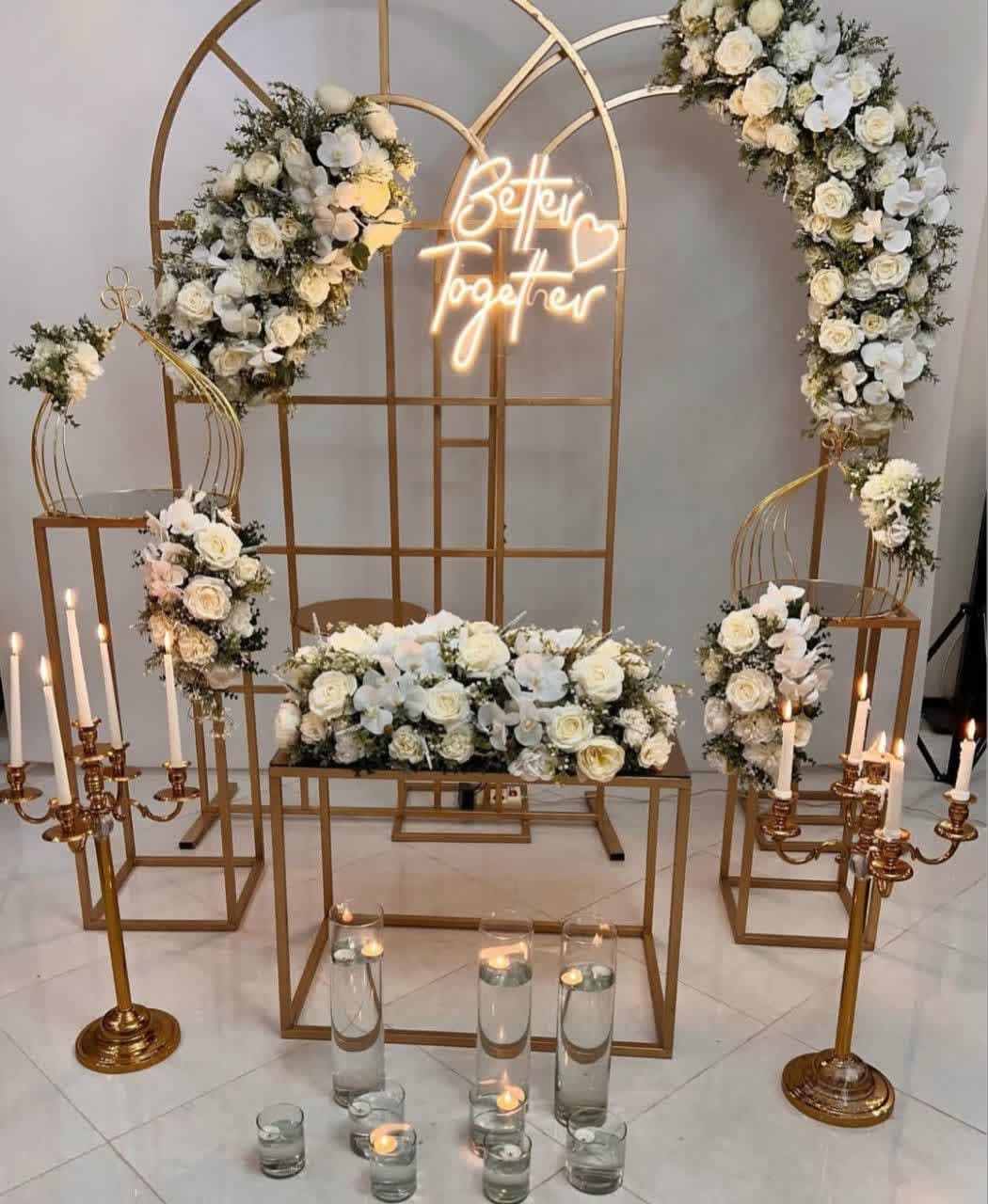 50 مدل گل آرایی بله برون در خانه و تالار با مطرح های تازه و شیک 138 مدل گل آرایی بله برون (33)