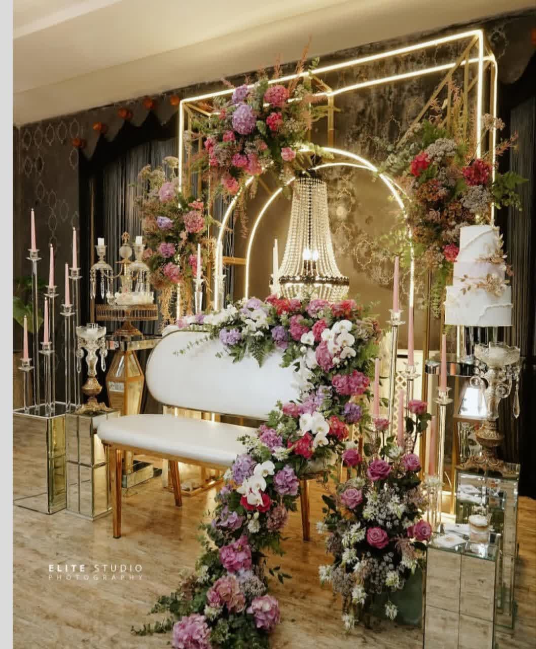 50 مدل گل آرایی بله برون در خانه و تالار با مطرح های تازه و شیک 137 مدل گل آرایی بله برون (32)