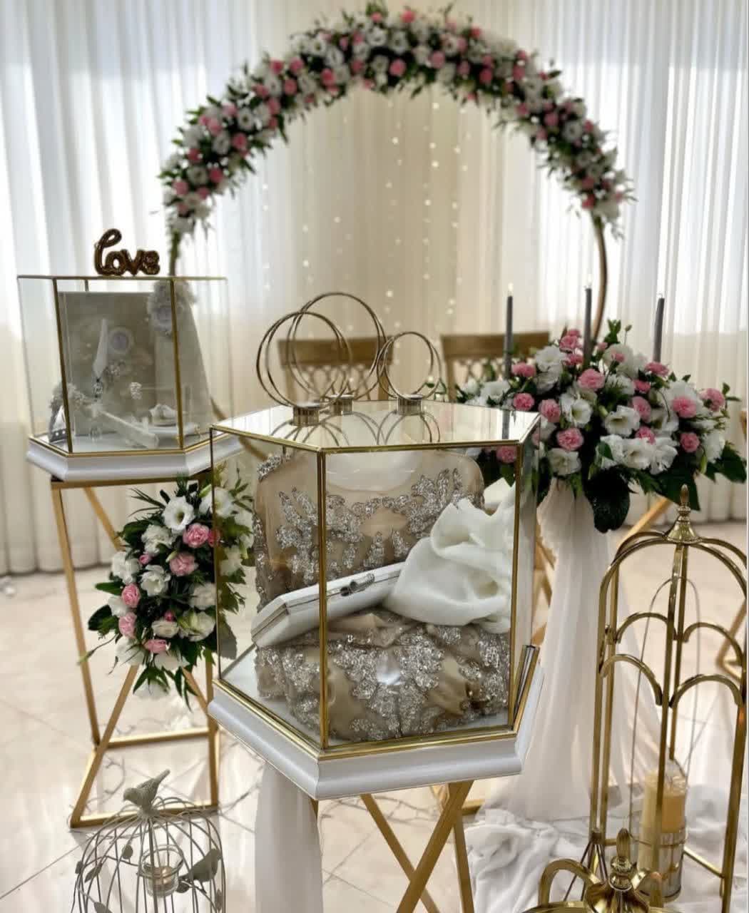 50 مدل گل آرایی بله برون در خانه و تالار با مطرح های تازه و شیک 139 مدل گل آرایی بله برون (34)