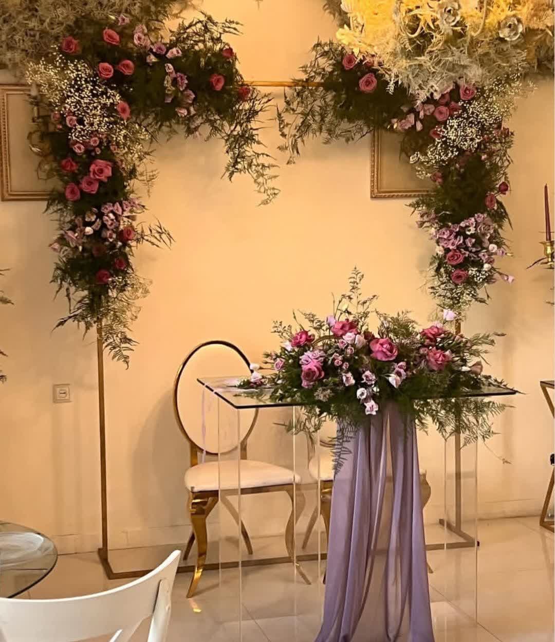 50 مدل گل آرایی بله برون در خانه و تالار با مطرح های تازه و شیک 141 مدل گل آرایی بله برون (36)