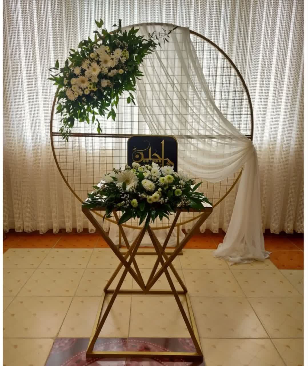 50 مدل گل آرایی بله برون در خانه و تالار با مطرح های تازه و شیک 143 مدل گل آرایی بله برون (38)