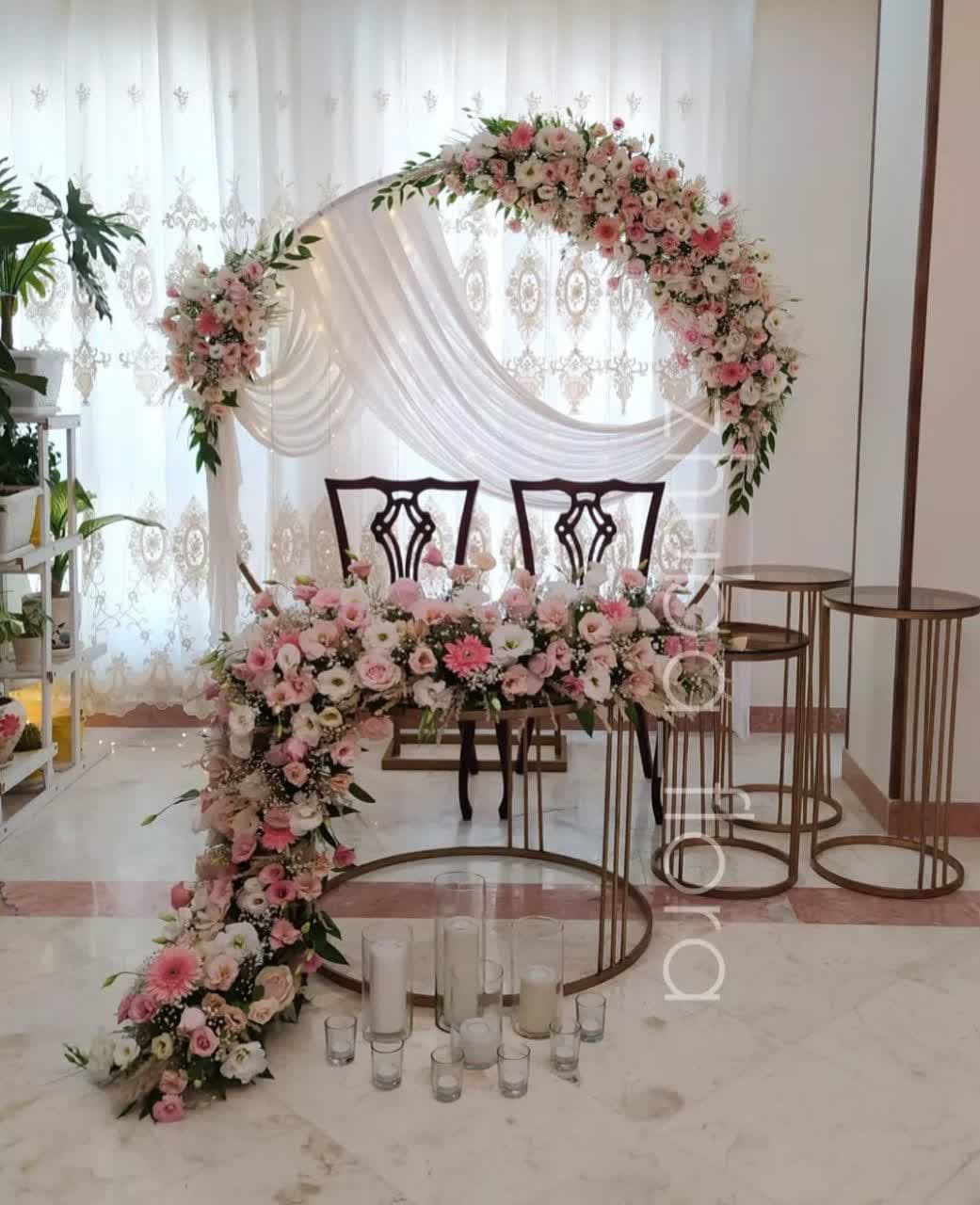 50 مدل گل آرایی بله برون در خانه و تالار با مطرح های تازه و شیک 144 مدل گل آرایی بله برون (39)