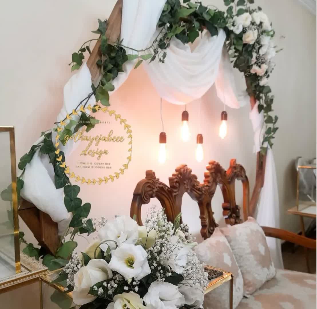 50 مدل گل آرایی بله برون در خانه و تالار با مطرح های تازه و شیک 153 مدل گل آرایی بله برون (48)