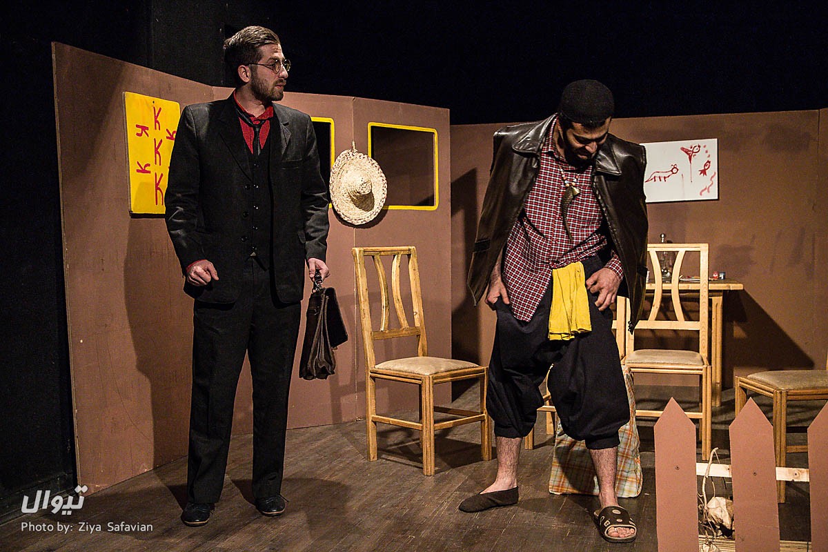 اشکان دلاوری در نمایش کله پوک ها