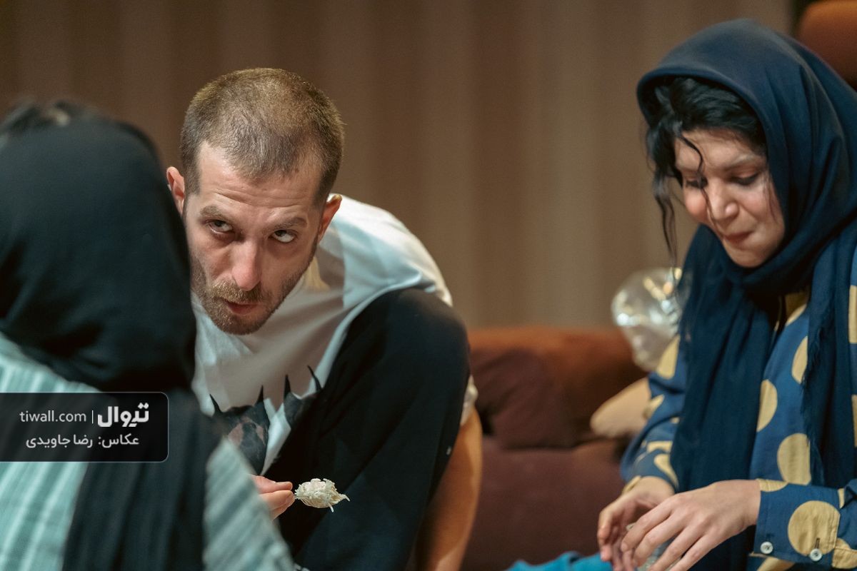 اشکان دلاوری در نمایش گل گیس