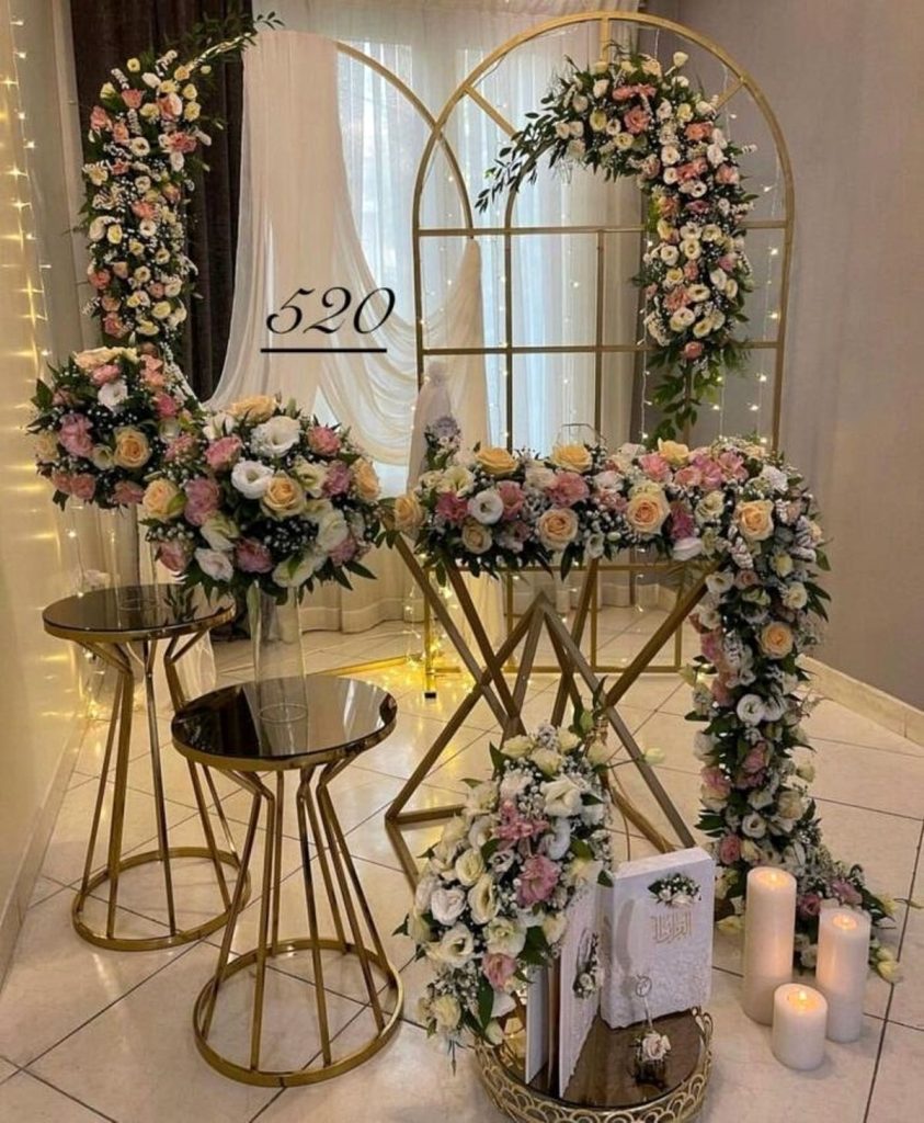 ۵۰ مدل گل آرایی بله برون در خانه و تالار با مطرح های تازه و شیک