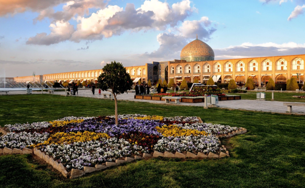 اقامت در اصفهان میانه سفر