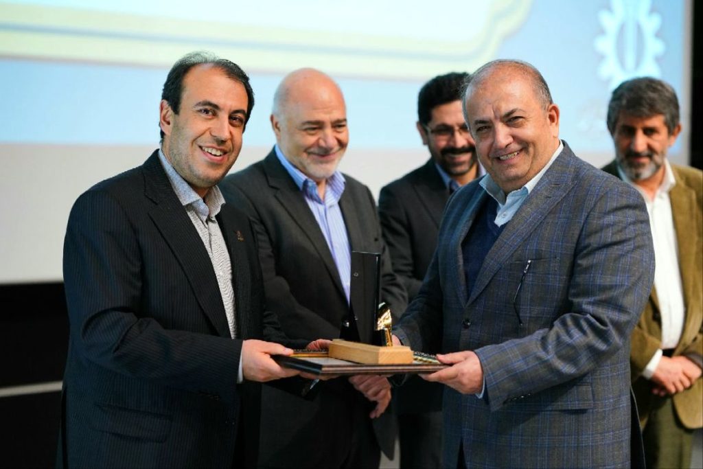 انتخاب ذوب‌ آهن به گفتن صنعت برگزیده در تعامل های صنعتی پایدار با دانشگاه