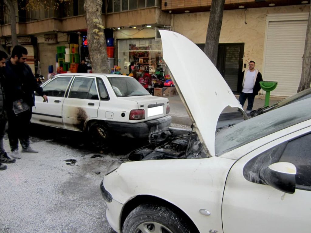 حریق مسری دو ماشین در اصفهان
