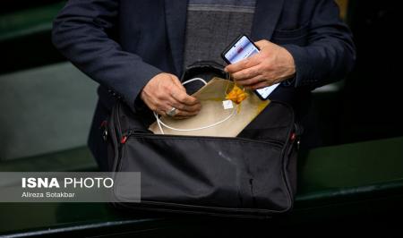 دمنوش کیسه ای نم کشیده در کیف نماینده مجلس! + عکس_اصفهانیا