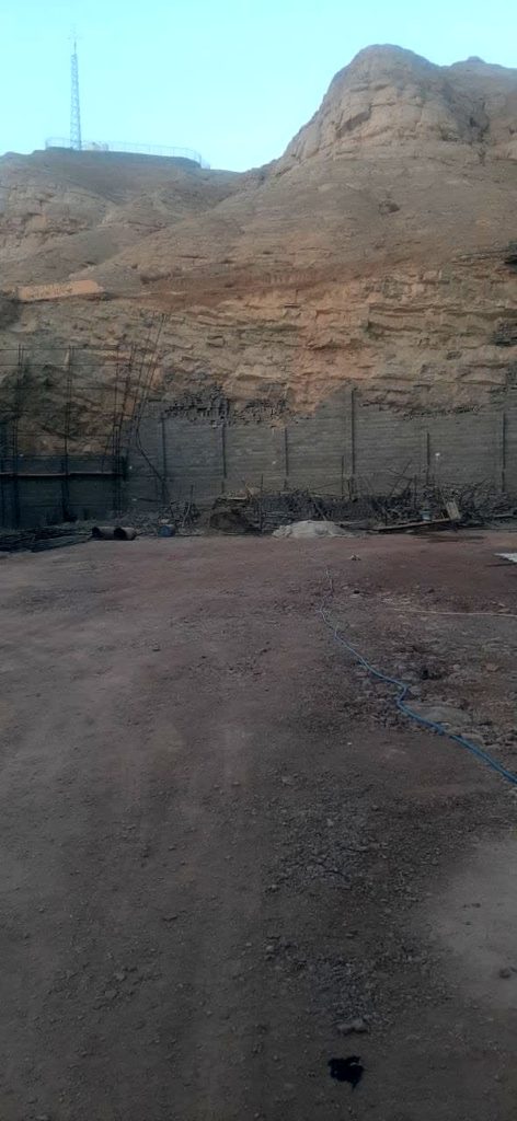 سقوط دیوار ۳۰متری بر سر کارگر ساختمانی منطقه جی