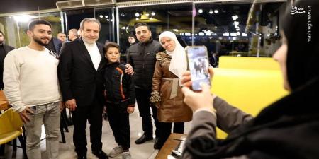 عکس یادگاری اهالی دمشق با عراقچی + عکس_اصفهانیا