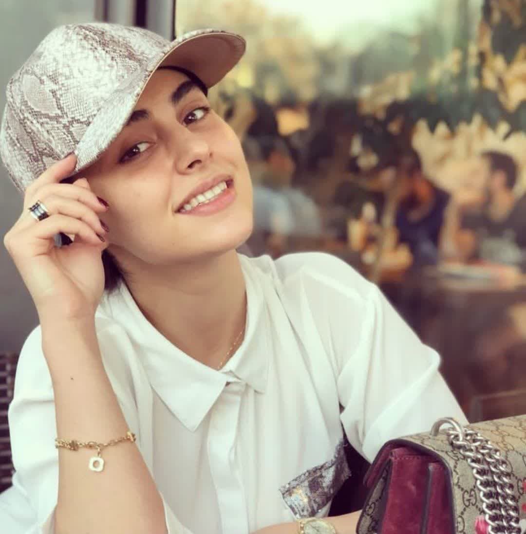 مشخصات لاله مرزبان 20 Laleh Marzban (2)