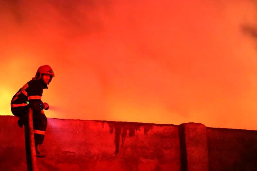 اتاق خواب منزل ۴طبقه در آتش سوخت+فیلم