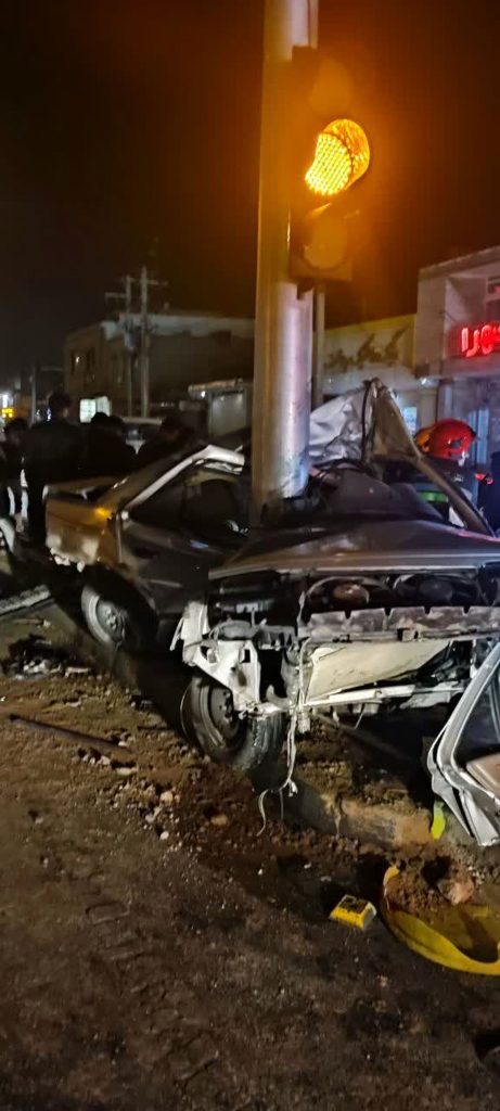 تصادف مرگبار خودروی پژو با تیر تابلو راهنمایی رانندگی