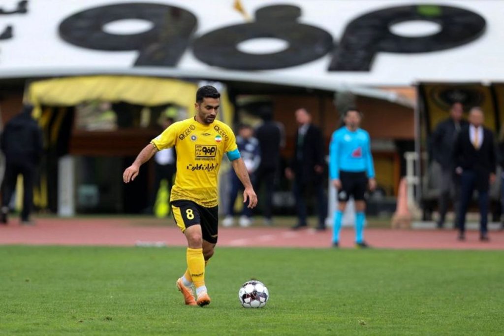 توپخانه سپاهان با محمد کریمی آتش به پا می کند