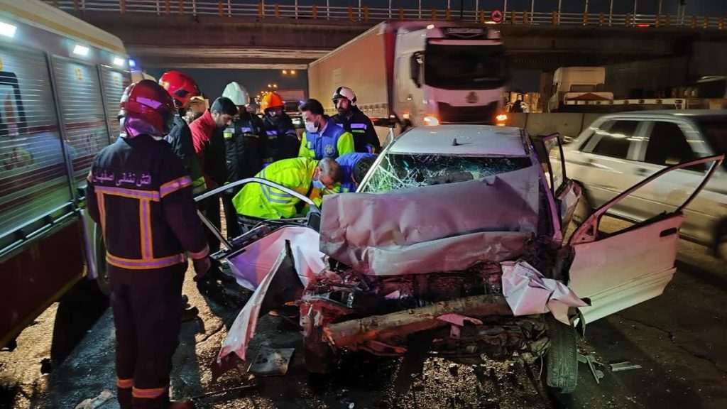 زنجیره مرگبار تصادف ماشین‌ها در بزرگراه معلم