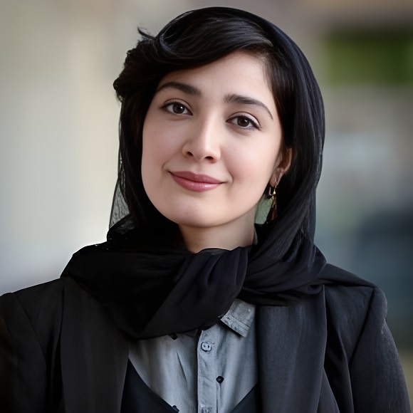 مینا ساداتی ​