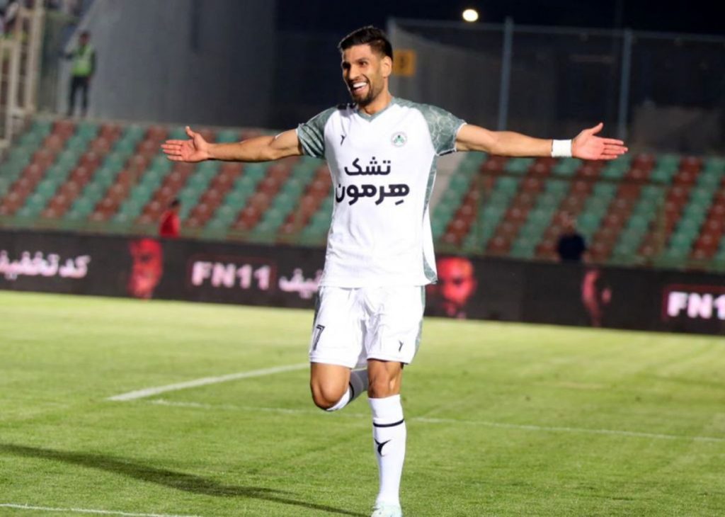 مهاجم ذوب آهن از عدد چهار عبور می کند؟