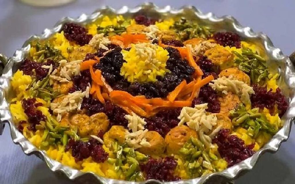 نحوه تهیه پسته پلو مجلسی و خوشمزه با مرغ و گوشت