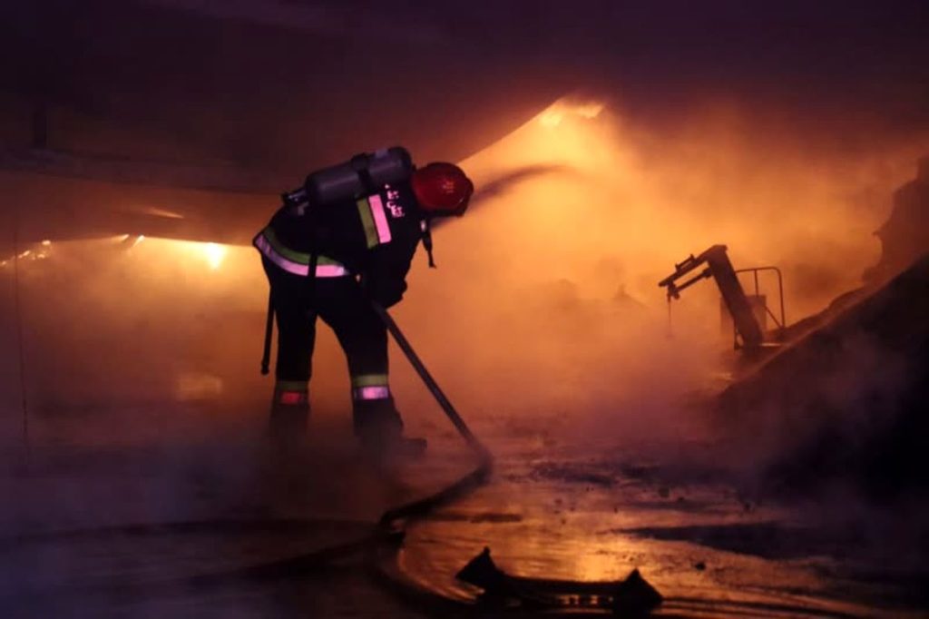 کارگاه تشکیل پلاستیک طعمه حریق گسترده شد+فیلم