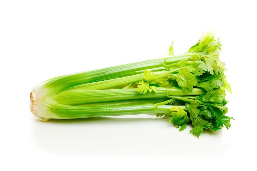 آب کرفس برای چه افرادی زیان اور است؟ 2 celery
