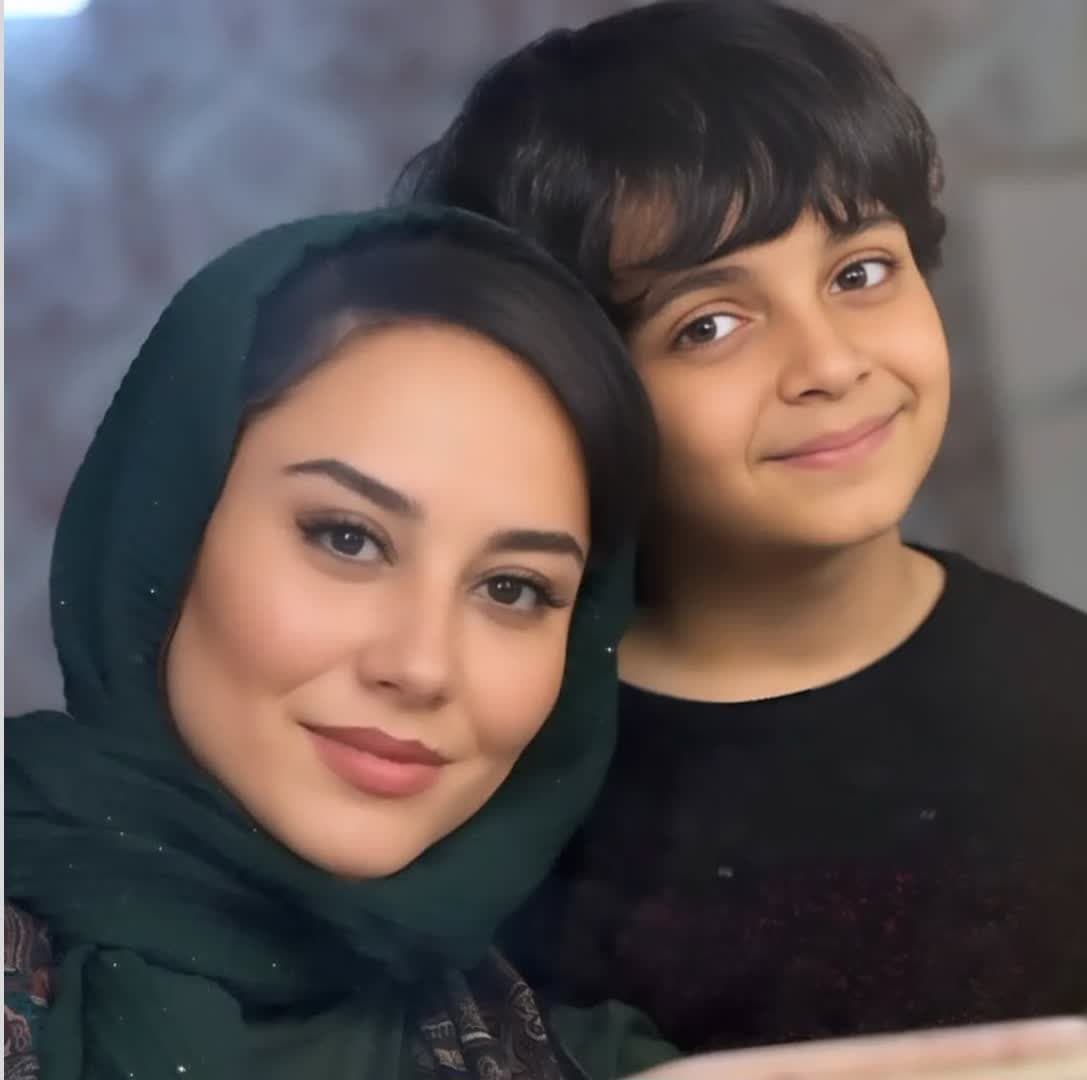 بیوگرافی آشا محرابی و خانواده 37  Asha Mehrabi (14)