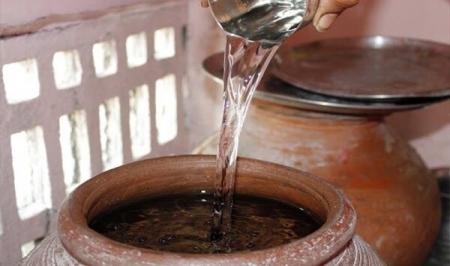 بهبود کیفیت آب و گوارا شدن آن با نگهداری در این ظرف_اصفهانیا