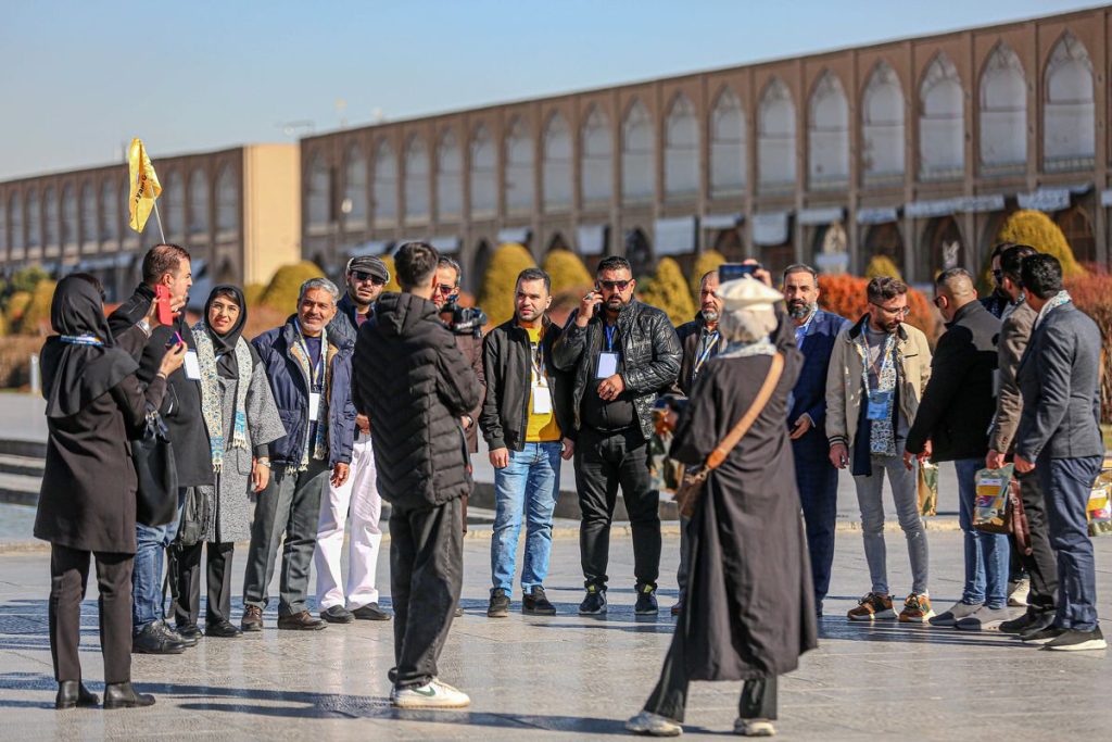 خانه دوست همین جاست