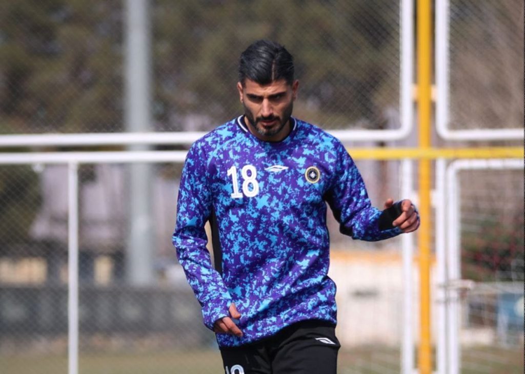 مدافع جنجالی سپاهان از دربی محروم نیست