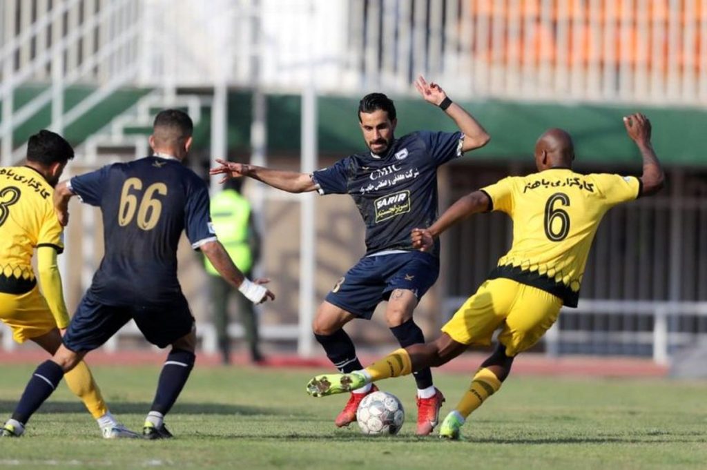 سپاهان در قزوین با کمک VAR صدرنشین ماند