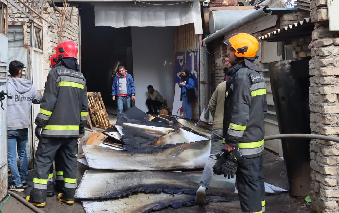 حریق در انبار کارگاه MDF 8 5f03a52b-ea85-44fd-bd97-d65c043b8767