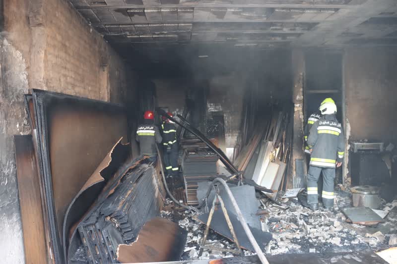 حریق در انبار کارگاه MDF 9 07adb484-31d8-4350-8b4b-8fa67ff491f4