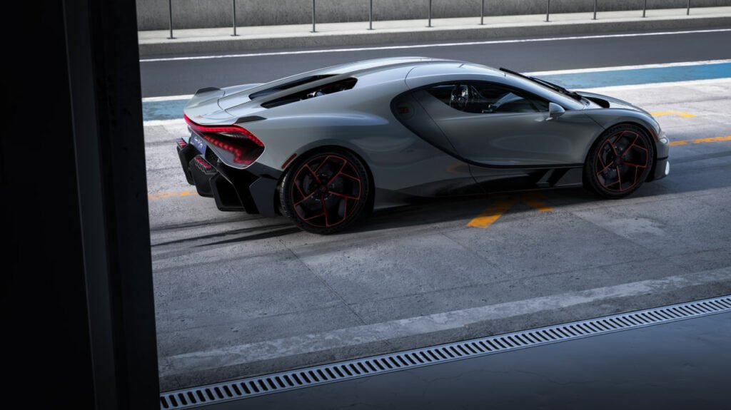 1742544149 341 خودروی مسابقه تازه بوگاتی با 8 اگزوز و 1775 اسب