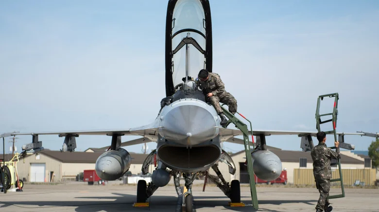 دورردترین جت های جنگنده جهان در سال ۲۰۲۵_اصفهانیا 32 جنگنده اف-۱۶ کره جنوبی